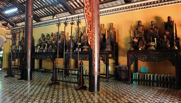 visiter saigon pagode giac lam statues